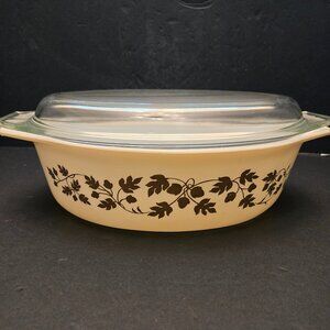 PYREX 2 1/2 COVERED CASSEROLE OAK LEAVES